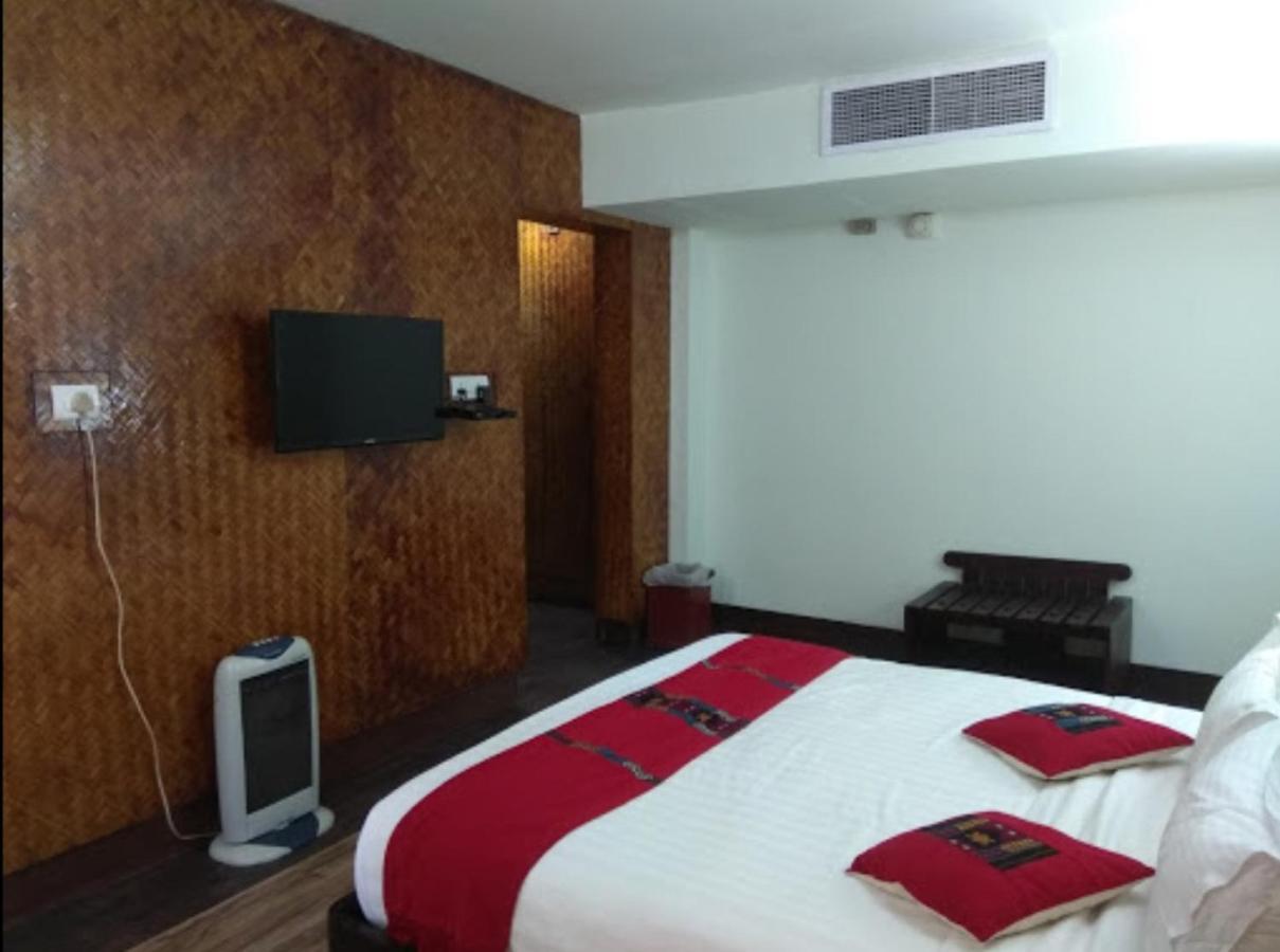 Hotel Japfu Kohima エクステリア 写真